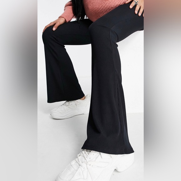 NEW YORK MATERNITY RIB FLARE LEGGINS - Picture 3 of 4